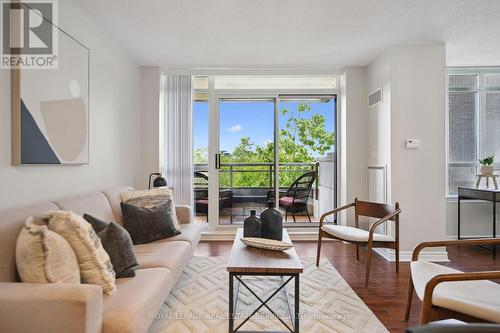 309 - 2391 Central Park Drive, Oakville, ON - Indoor Photo Showing Living Room