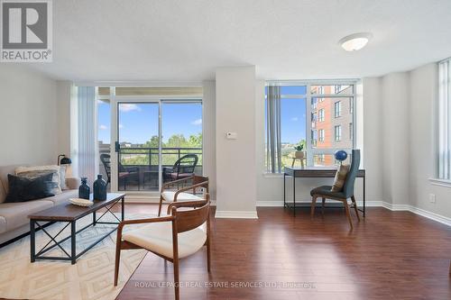 309 - 2391 Central Park Drive, Oakville, ON - Indoor Photo Showing Living Room
