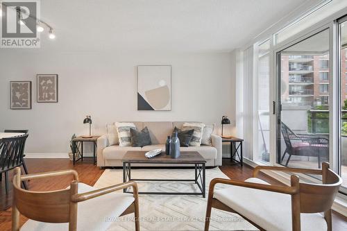 309 - 2391 Central Park Drive, Oakville, ON - Indoor Photo Showing Living Room