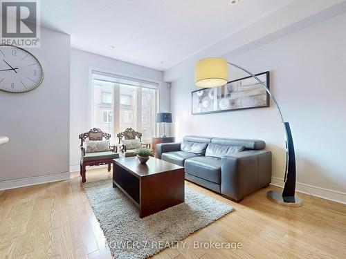 26 Suncrest Boulevard, Markham, ON - Indoor Photo Showing Living Room