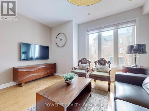 26 Suncrest Boulevard, Markham, ON - Indoor Photo Showing Living Room