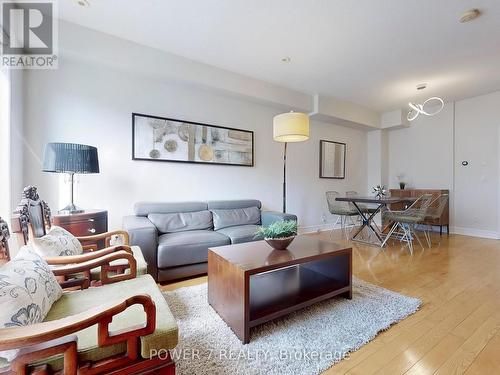26 Suncrest Boulevard, Markham, ON - Indoor Photo Showing Living Room