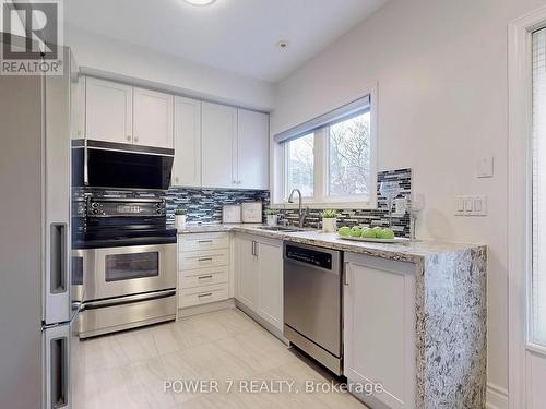 26 Suncrest Boulevard, Markham, ON - Indoor Photo Showing Kitchen