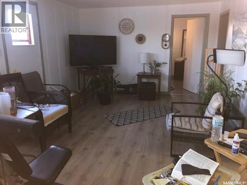 441 1St Avenue Se, Sturgis, SK - Indoor Photo Showing Living Room