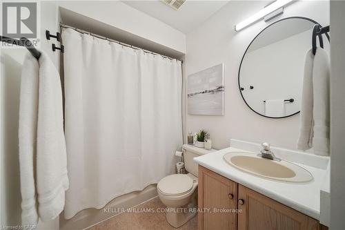 10 - 320 Hamilton Drive, Hamilton, ON - Indoor Photo Showing Bathroom