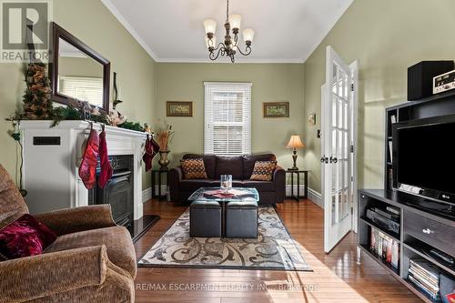 64 Florence Street, Hamilton, ON - Indoor Photo Showing Living Room