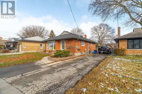 220 Bruce Street, Kitchener, ON - Outdoor