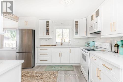 7 Oliver Drive, Tiny, ON - Indoor Photo Showing Kitchen