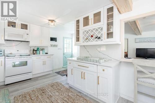 7 Oliver Drive, Tiny, ON - Indoor Photo Showing Kitchen