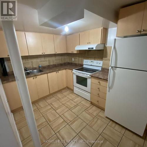 41 Purebrook Avenue, Brampton, ON - Indoor Photo Showing Kitchen With Double Sink