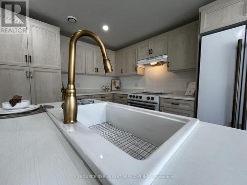 305 - 8250 County Rd 17, Clarence-Rockland, ON - Indoor Photo Showing Kitchen