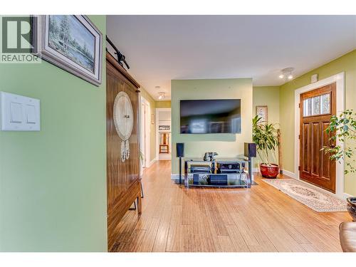 13505 Westkal Road, Coldstream, BC - Indoor Photo Showing Living Room