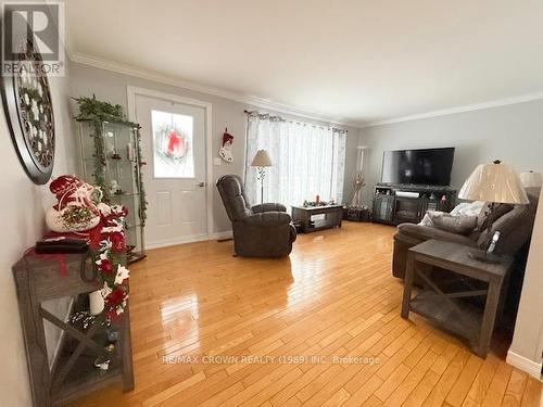 Harty - 316 Government Road, Kapuskasing, ON - Indoor Photo Showing Living Room