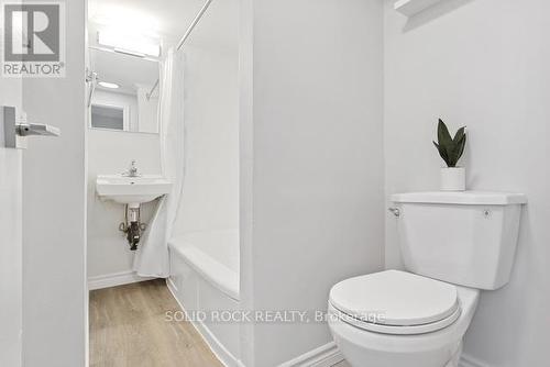 1 - 420 Arlington Avenue, Ottawa, ON - Indoor Photo Showing Bathroom