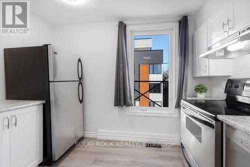 1 - 420 Arlington Avenue, Ottawa, ON - Indoor Photo Showing Kitchen
