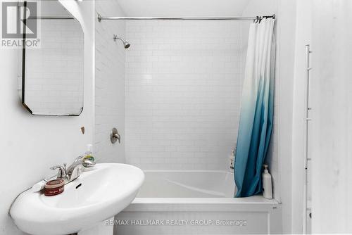 70 Anderson Street, Ottawa, ON - Indoor Photo Showing Bathroom
