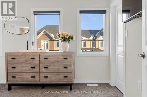 25 - 205 Thames Way, Hamilton, ON - Indoor