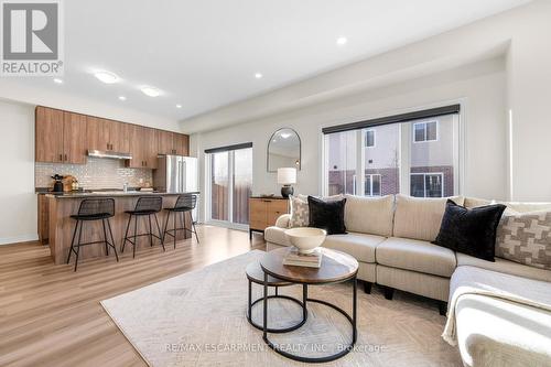 25 - 205 Thames Way, Hamilton, ON - Indoor Photo Showing Living Room