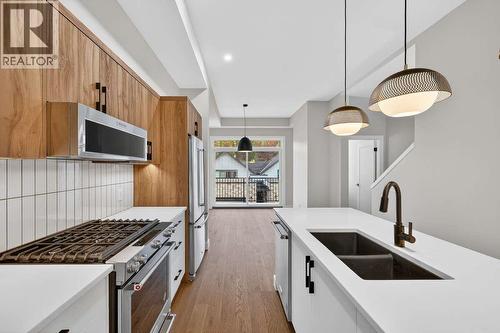 1550 Union Road Unit# 20, Kelowna, BC - Indoor Photo Showing Kitchen With Double Sink
