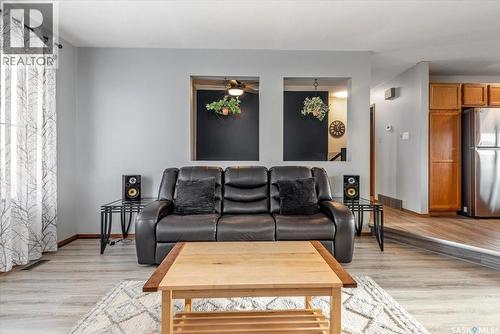 4317 3Rd Avenue N, Regina, SK - Indoor Photo Showing Living Room