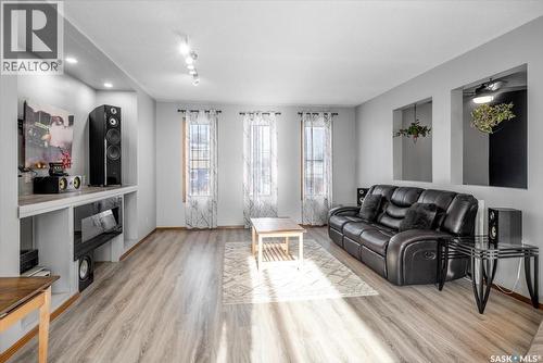 4317 3Rd Avenue N, Regina, SK - Indoor Photo Showing Living Room
