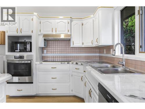 727 Cassiar Crescent, Kelowna, BC - Indoor Photo Showing Kitchen With Double Sink