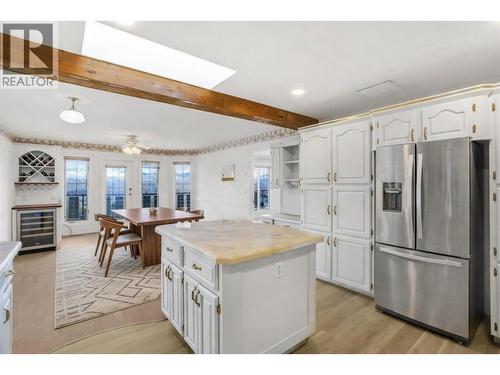 727 Cassiar Crescent, Kelowna, BC - Indoor Photo Showing Living Room With Fireplace