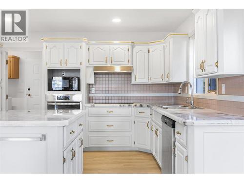 727 Cassiar Crescent, Kelowna, BC - Indoor Photo Showing Other Room