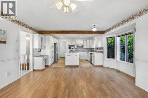 727 Cassiar Crescent, Kelowna, BC - Indoor With Fireplace