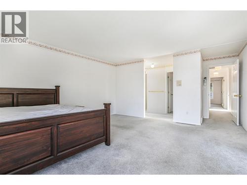 727 Cassiar Crescent, Kelowna, BC - Indoor Photo Showing Bedroom