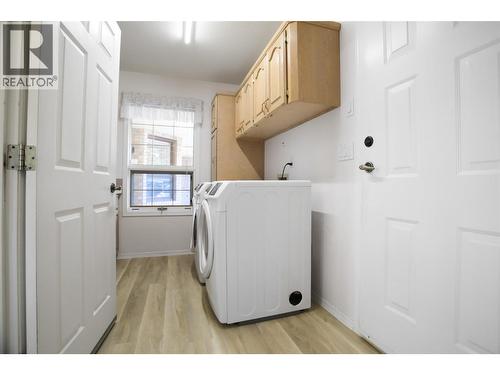 727 Cassiar Crescent, Kelowna, BC - Indoor Photo Showing Laundry Room