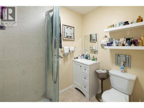 727 Cassiar Crescent, Kelowna, BC - Indoor Photo Showing Bedroom