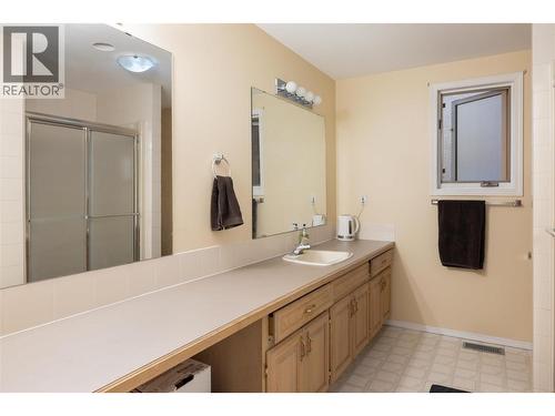 727 Cassiar Crescent, Kelowna, BC - Indoor