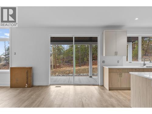 2208 Surrey Road, West Kelowna, BC - Indoor Photo Showing Kitchen