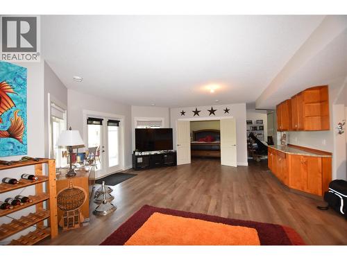 3721 Razorback Court, Vernon, BC - Indoor Photo Showing Living Room