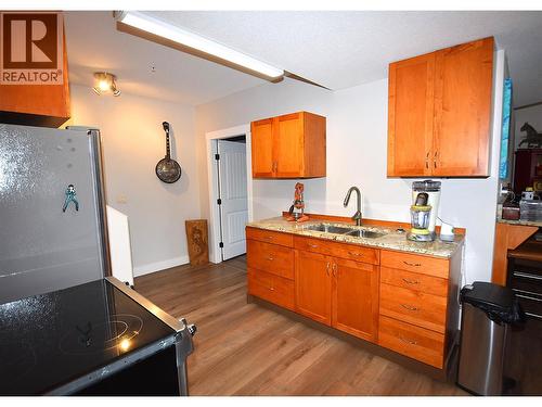 3721 Razorback Court, Vernon, BC - Indoor Photo Showing Kitchen With Double Sink