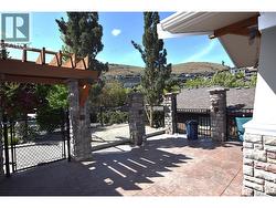 Enclosed front court yard - 