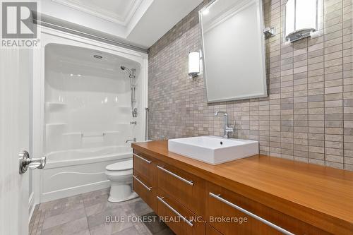 2955 Catherine Street, Thames Centre (Dorchester), ON - Indoor Photo Showing Bathroom