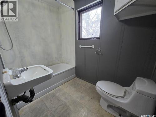 409 Sullivan Street, Stoughton, SK - Indoor Photo Showing Bathroom