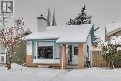 68 Woodglen Close SW  Calgary, AB T2W 4N1