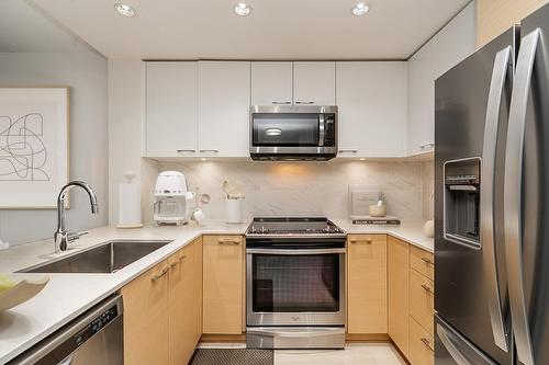 205 10581 140 Street, Surrey, BC - Indoor Photo Showing Kitchen With Stainless Steel Kitchen With Upgraded Kitchen