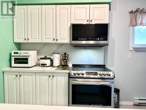 27 - 909 King Street W, Oshawa, ON - Indoor Photo Showing Kitchen