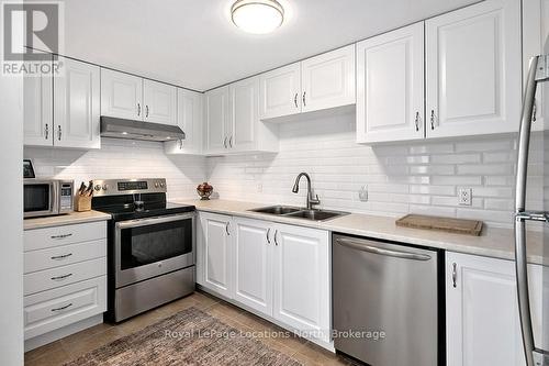 38 - 127 Alfred Street W, Blue Mountains, ON - Indoor Photo Showing Kitchen With Double Sink With Upgraded Kitchen