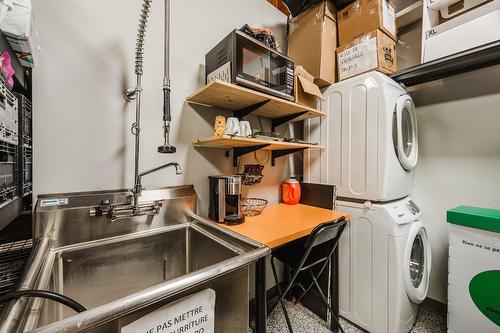 Commerce - 20-7405 Boul. Grande-Allée, Brossard, QC 