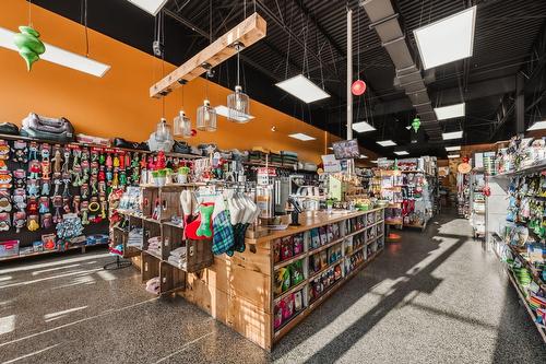 Commerce - 20-7405 Boul. Grande-Allée, Brossard, QC 