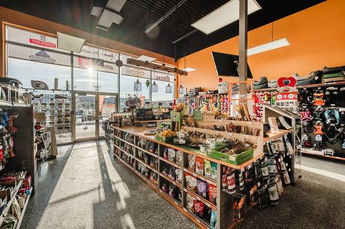 Commerce - 20-7405 Boul. Grande-Allée, Brossard, QC 