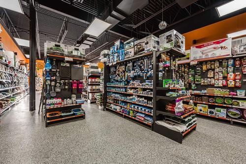 Commerce - 20-7405 Boul. Grande-Allée, Brossard, QC 