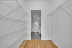 Walk-in closet - 