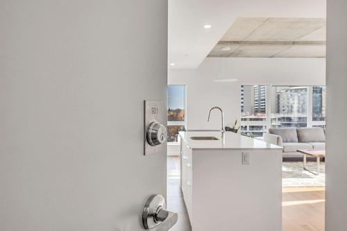 Hall d'entrée/Vestibule - 901-1180 Rue Louis-Adolphe-Robitaille, Québec (La Cité-Limoilou), QC - Indoor Photo Showing Kitchen