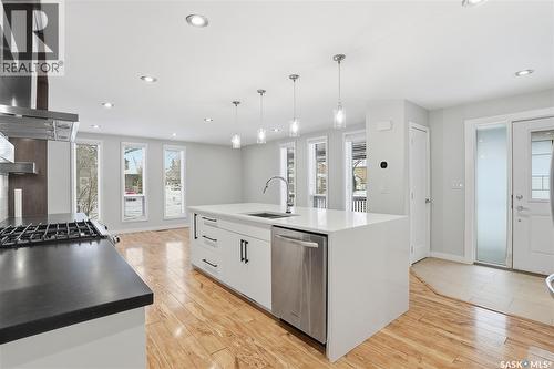 901 6Th Street E, Saskatoon, SK - Indoor Photo Showing Kitchen With Upgraded Kitchen